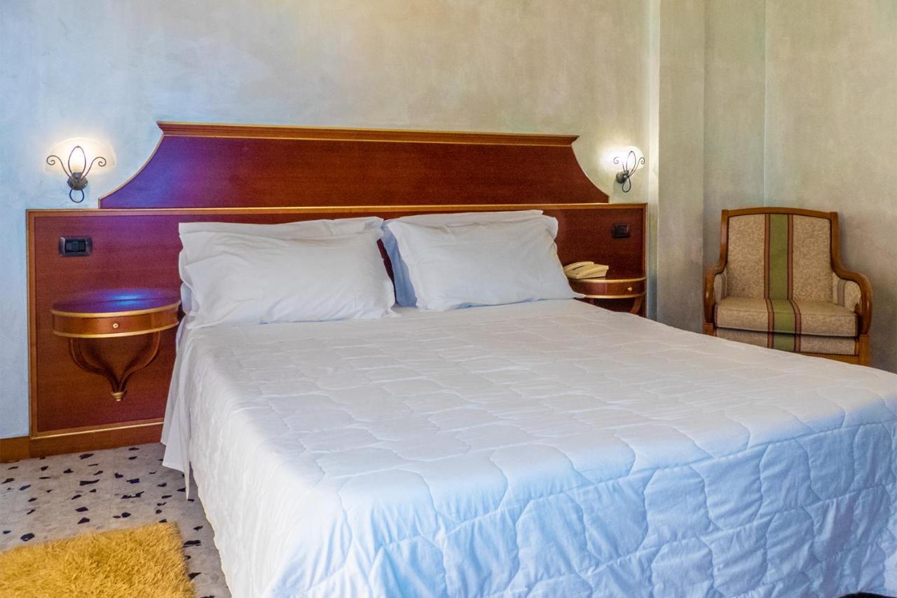 Hotel Astoria Фермо Экстерьер фото