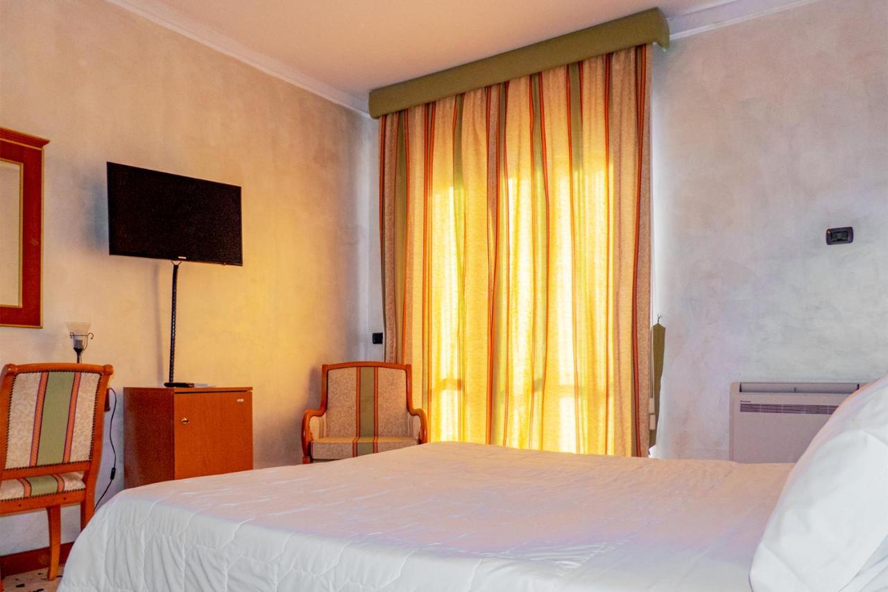Hotel Astoria Фермо Экстерьер фото