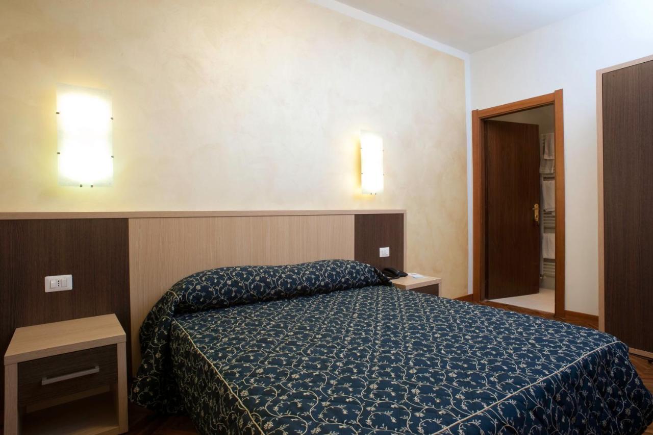 Hotel Astoria Фермо Экстерьер фото