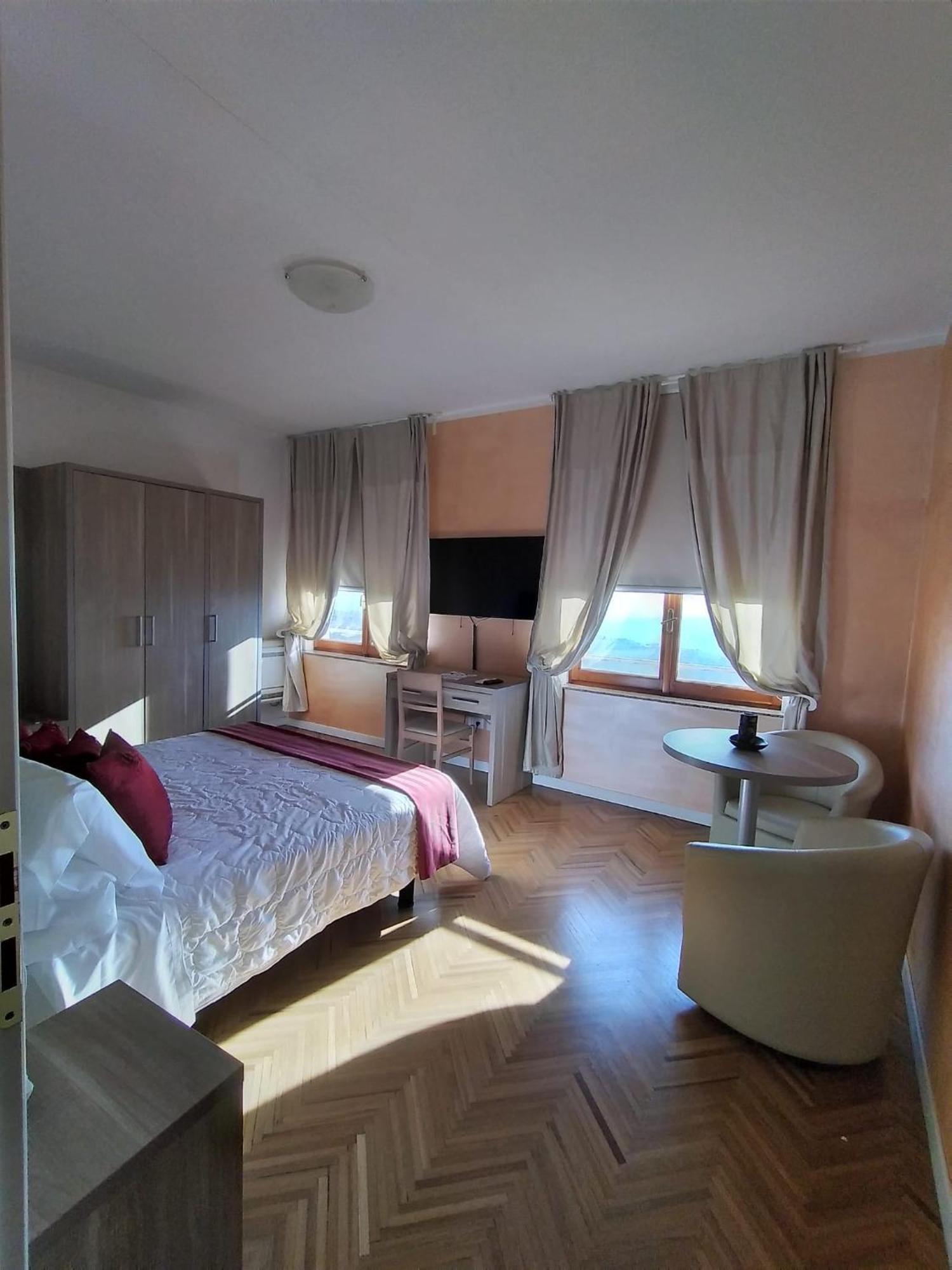 Hotel Astoria Фермо Экстерьер фото